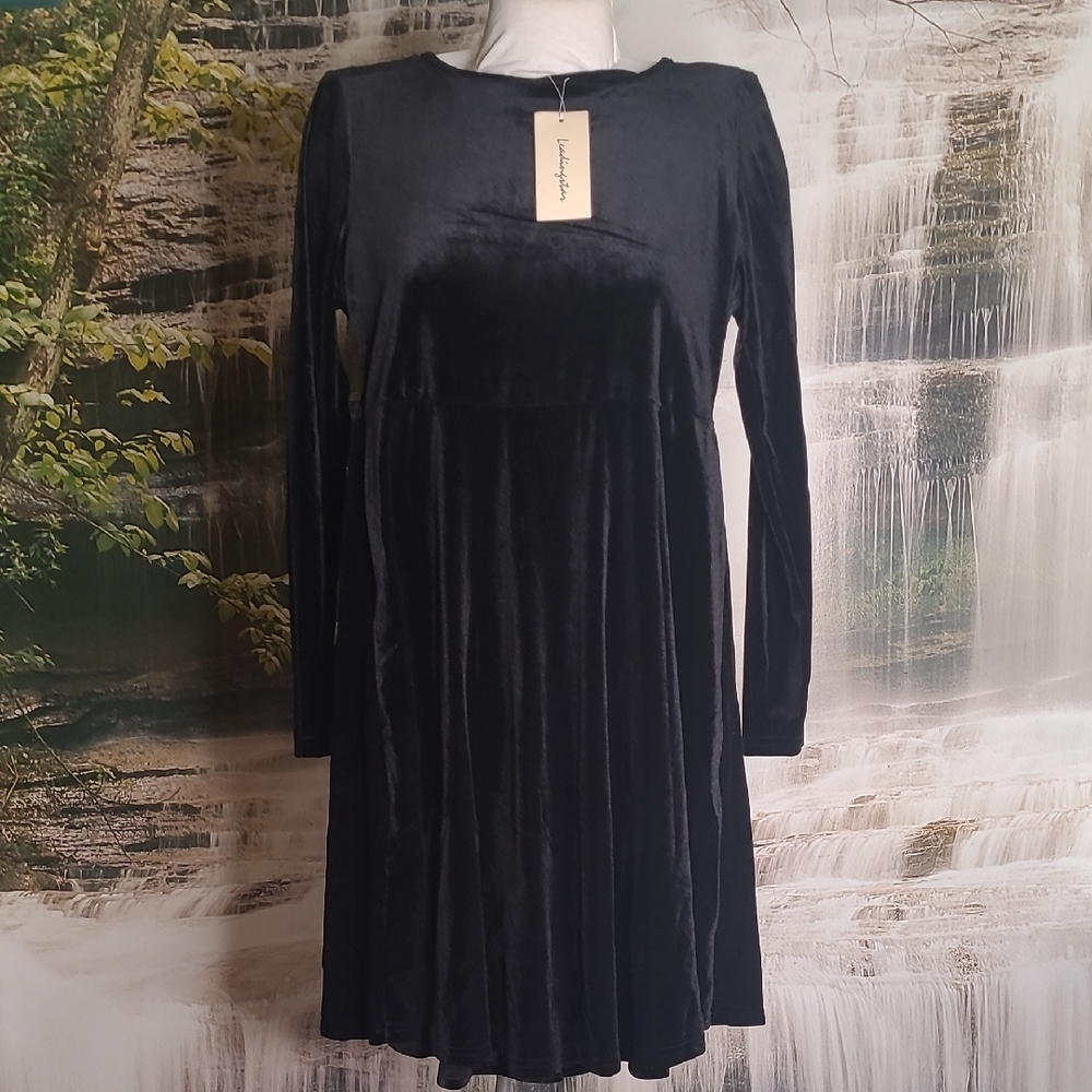 NWT! Leadingstar Womens Medium Elegant long sleeve flowy black velvet dress